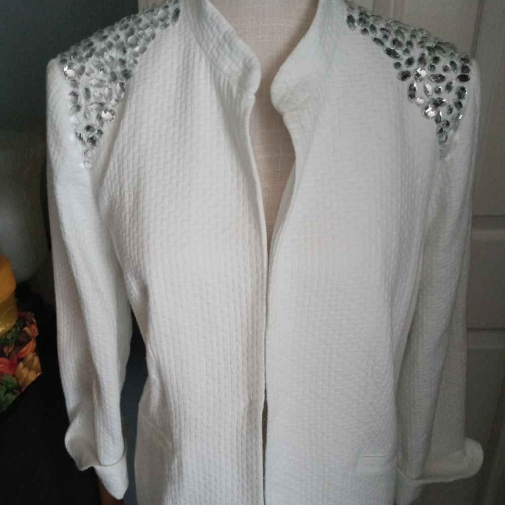 WOMANS JACKET ON FINAL.SALE